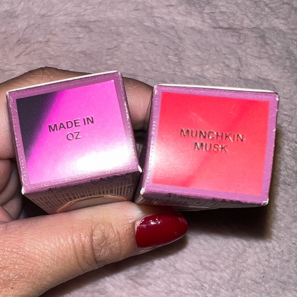 r.e.m beauty limited edition 💚Wicked 💚
still available until item removed - Picture 2 of 3